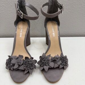 Gianni Bini Size 7 Gray Heels Suede Shoes Womens Block Heel